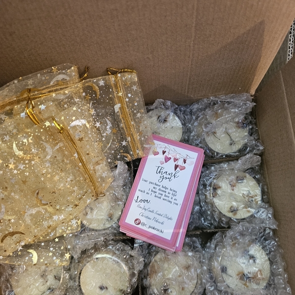 Christina's AmaZing Scented Candle Delights /Size, Color, Fragrance, & Potpourri - Picture 3 of 15